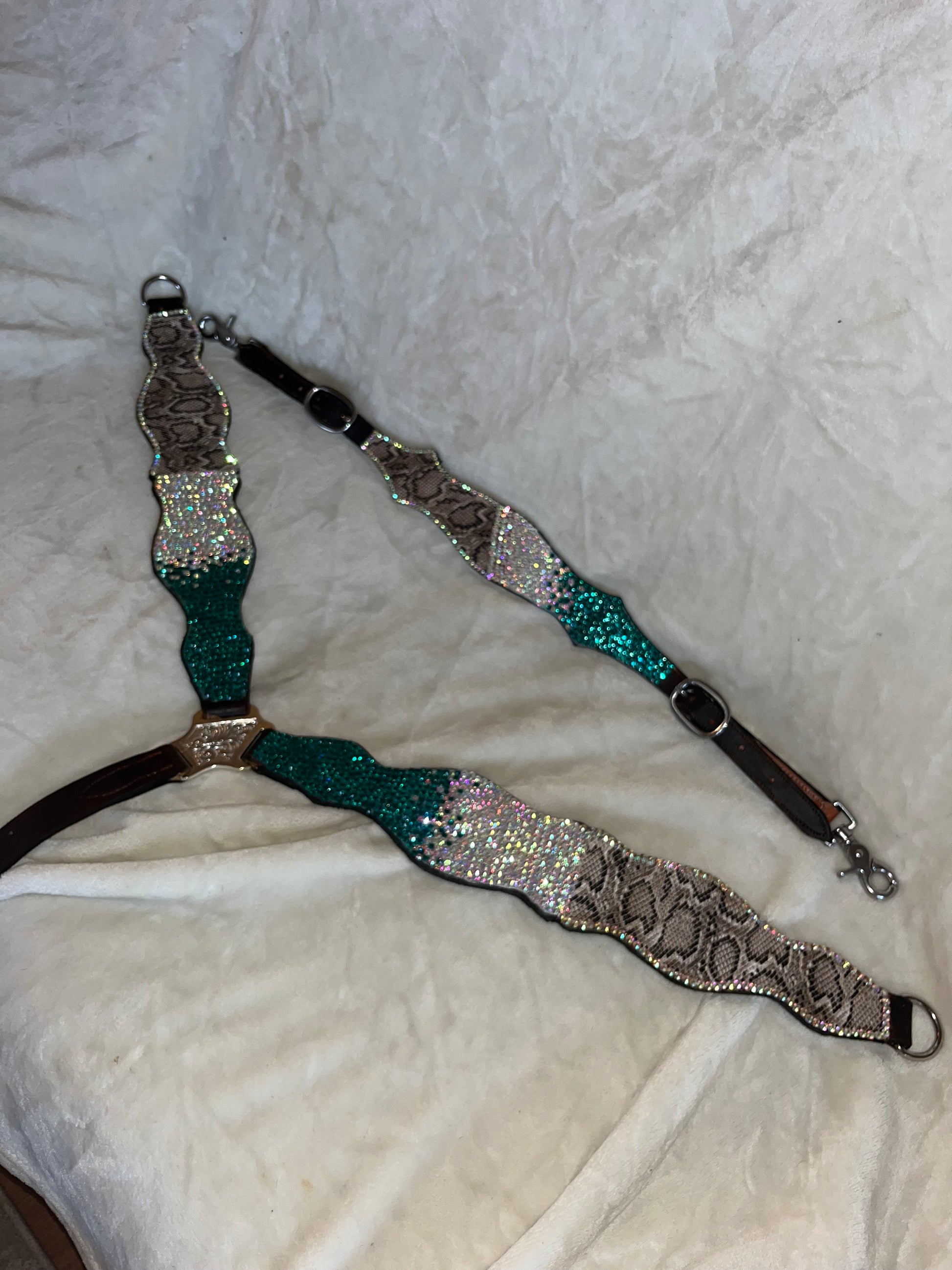 Gradient teal/emerald snakeskin metal centerplate breast collar